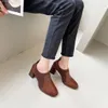 Chaussures en cuir de vache de haute qualité, chaussures de bureau, couleurs minimalistes avec texture haut de gamme, un article de marque très vendu.