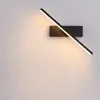 Lampada da parete a LED con luce rotante e interruttore tattile sul comodino della camera da letto