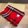 Luxury Scarf Classic Plaid Knit Scarfs For Men Kvinnor Winter Wool Fashion Designer Cashmere Shawl Ring Luxury Plaid med Box Men's and Women's Fashion Suits Scarves