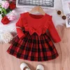 Flickaklänningar 2023 Europeiska och amerikanska babypläden långärmad klänning Koreansk mode Little Pit Stripe A-line kjol