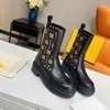 Tasarımcı Botlar Lüks Boot Orijinal Deri Bot Ayak Bilgi Kadın Kısa Boot Sabah Trainers Tarak Sandalet Marka 036