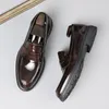 Scarpe eleganti da uomo Business Casual Mocassini in pelle da uomo Vernice con suola spessa Un paio di versione coreana Fa