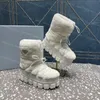 Bottes d'hiver Designer Femmes Plate-forme Botte de neige Mode Triangle Nylon Lace-up Monolith Ski Booties Noir Blanc