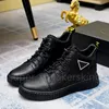 Классические мужские ботинки Ботинки Челси с треугольным логотипом Дизайнерская обувь Кожаная обувь Кожаные туфли на резиновой подошве черные Уличные ботинки