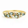 Pierścień Solitaire Huitan Luksusowy złotą kolor Kobiety Prągi do akcesoriów weselnych Elegancki jasnoniebieski CZ Party Mashing Jewelry Fancy Gift 231019