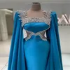 Stylowy niebieski saudyjska arabska sukienka wieczorowa 2024 CAPE Rękawy z koraliki Dubai Turkey Sukienka Mermaid Birthday Formal Targe Dress Vestidos de Noche Abayas Chic