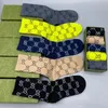 Calcetines para hombre Calcetines de algodón de lujo para mujer Calcetines clásicos de diseño con letras Medias cómodas 5 pares de alta calidad Tendencia popular con caja de regalo