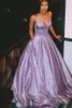 Lätt lila glittrande långa aftonklänningar Spaghetti remmar Evening Prom Glows Ball klänning Eleganta festklänningar skräddarsydda