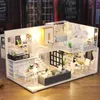 Akcesoria do lalki urocze drewniane Doll Doll Dilkhouse Domes Domów miniaturowych Doll House Meble Kit Casa Muzyka prowadzona na zabawki dla dzieci Prezent urodzinowy M21 231018