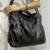 Sacs de soirée Sacs fourre-tout noir solide pour femmes grand sac Hobo Shopper sac à main spacieux qualité sac à bandoulière en cuir souple femme sac à bandoulière de voyage 231019