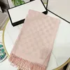 New Style Women Cashmere وشاح في الخريف والشتاء حرف كامل النمط المطبوع لتكييف الهواء الدافئ والشرابة وشاح شال