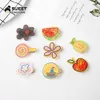 Accessoires de cheveux 50 pcslot enfants mignon fruit dessin animé fleur ornement clips bébé filles acrylique épingles à cheveux enfants en gros 231019