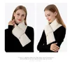 Thermo-Designer-Schal für Damen, Outdoor-Sport, Skifahren, Kälteschutz, überkreuzte Daunen-Baumwolle und Plüsch-Taschenkragen für Europa und Amerika