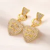 Kvinnors designer örhängen örn studdesigners märke 18k guldpläterade bokstäver temperament kristall pärla örhänge bröllop fest juveler