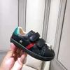 scarpe per bambini di marca di alta qualità firmate Sneakers per bambini Taglia 26-35 Pentagramma ricamato decorazione di insetti scarpe casual per bambini Protezione scatola Aug30