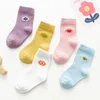 Skarpetki dla dzieci 5 Parslot Produkt Spring Autumn Dzieci Cute Cartoon Cotton Soft Midtube Baby Boys Girls Pozycje 231019