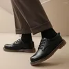 Sapatos de vestido de salto alto homens outono 2023 estilo britânico negócios casual couro noivo terno de casamento moda w