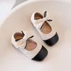 Baskets Princesse Chaussures Enfant Fille Patchwork Bowknot Lumière Enfants Mary Janes Bout Carré Élégant Noir Beige 21-30 Automne Enfants Appartements 231019