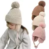 Chapéus Chapéus Inverno Bebê Chapéu Grande Pompom Beanie com Earflap Lã Forro de Pelúcia Infantil Cap de Malha para Meninas Meninos Quentes Crianças Acessórios 2-6Y 231019