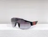 Shield Wrap Solglasögon Black Grey Smoke Mens Women Designer Solglasögon Shades UV400 Eyewear Unisex