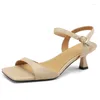 Sandaler läderkvinnor 2023 Summer Red Beige High Thin Thin Heeled Party Shoes Sexiga damer Ankel Rem Buckle Square Toe