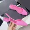 Classique Lady Sandal Designer Chaussures en cuir Semelle extérieure Sandales Party Lettre Épissage Femmes Danse Robe Chaussure Chaussures plates en daim Panneau en daim Chaussures femme taille 34-42 Avec boîte