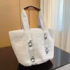 2024 Furry Tote Bags Bolsa Designers Mulher Pele Totes Fluffy Travel Bags Luxurys Bolsas Médio Outono Inverno Letras 5A 2310191BF