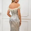 パーティードレスDyqiu Silver Mermaid Feathersイブニングドレス女性2023高級ドバイハイスリットアラビア語の結婚式のプロムドレス