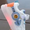 Düz ayakkabı boyutu 21-30 çocuk LED spor ayakkabılarını çocuklar için gündelik ayakkabılar bebek yürümeye başlayan çocuk spor ayakkabıları ile parlayan spor ayakkabılar 231019
