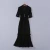 Vêtements pour femmes européennes et américaines 2020 été nouveau style manches à cinq points col montant dentelle à la mode robe en queue de poisson noire 197C