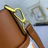 Tasarımcı Tote Çanta Kadınlar Gündelik Çanta Crossbody Alışveriş Torbası Omuz Çantası Twist Kilit Tuval Deri Nakış Tufting Büyük Kapasite Yan 2 Dış Cep