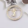 18K vergulde bedel merk broche dubbele letter luxe ontwerper hoge kwaliteit pin voor vrouwen mannen ronde diamanten pinnen broches bruiloft sieraden 20 stijl