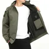 돌 디자이너 코트 아일랜드 남자 충전 새로운 스톤 크로스 나침반 슬리브 배지 남자 야외 기능 방풍 재킷