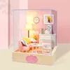 Akcesoria dla lalek DIY Doll House Meble Miniaturowe budynek 3D Model domu Zgromadzenie Drewniana Dollhouse Roombox Kids Toys Birth Birthday Prezenty 231018