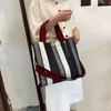 Sacs à provisions 2023 Qualité Toile Fourre-tout Sac Pour Femmes De Luxe Designer Sac À Main Grande Capacité Rayure Épaule Grand Shopper Bolso Mujer 231018