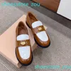 Damklänningsskor 2023 Våren och hösten Nya Baita Casual tjock sula Matsuke Horse Titles Buckle Lefu Shoes Elevated Fashion Designer Women's Shoes Storlek 35-41