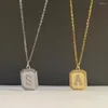 Naszyjniki wiszące vintage CZ Letter rzeźbiony kwadratowy tag urok Naszyjnik Trendy złoty kolor alfabet miedziany łańcuch choker biżuteria