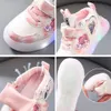 Sapatos planos tamanho 21-30 tênis brilhantes bonitos dos desenhos animados crianças sapatos para meninas tênis cesta led crianças iluminação sapatos meninas tênis luminoso 231019