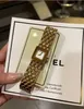 Nouvelle montre de créateur Montres-bracelets élégantes pour femmes avec acier inoxydable Srap pour femmes Mouvement à quartz 30 mm Petit carré Or Argent Couleur pour les amoureux