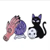 Slechte Heks Naald Kristallen Bol Handgemaakte Zwarte Kat Schedel Retro Emaille Pin Broche Badge Decoratieve Cowboy Halloween Sieraden GD261185o