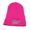 Designer Beanie Chapeaux Mode Neon Rose Tricoté Femmes Bonnet Hiver Fil Tricot Teint Coton Cappello Street Filles Chapeaux Lettre Broderie Violet Rose