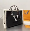 Designertas Lamswol Teddy Winterbakken Pluche boodschappentas Pakket met grote capaciteit Wollen schoudertassen Borduren Letter Bont Handtassen Luxe emmer portemonnee Portemonnee