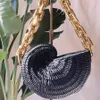 Abendtaschen aus gewebtem Stroh, europäisches und amerikanisches Muschelschalen-Rattan, personalisierte Acryl-Kettenschulter 231019