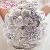 Fleurs de mariage 2023 Bouquet de mariée personnalisé avec broche perlée et roses en soie romantique colorée de la mariée