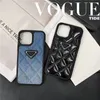 Luxury Denim Designers Fashion Phone Case för iPhone 15 15PROMAX 15PRO 14 14PROMAX 14PRO 13 13PROMAX 13PRO 12 12PRO 12PROMAX TELEVÄNDNING SKYDD SKAL 7518375