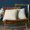 枕スローカバー柔らかい居心地の良いピローケースフェイクファーカバーカウチソファベッドチェアの家の装飾