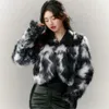 Kvinnors päls 2023 Autumn/Winter Black and White Tie Dyed Artificial Lamb Hair Coat Short Metal Button Top Chinese Style Fashion
