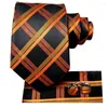 Bow Ties Plaid Orange Black 2023 Elegant Mens Hanky ​​Cufflink Silk Slips för män Bröllopsfest Affärsmodemärke Hi-Tie