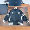 Diseñador de lujo Niños Abrigos con cremallera Moda Chaqueta para niños Tamaño 100-150 CM Insignia bordada decoración Bebé uniforme de béisbol Aug30