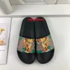 2024 Designer Slippers for Men Women Fashion Classic Flat Summer Beach Shoes Man Scuffs Cuir Rubber Flat Floral Flower Tiger Tiger Kap